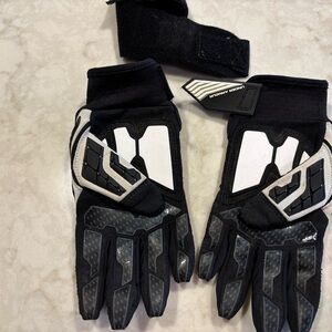 Under Armour Black and White football Gloves (Kids)